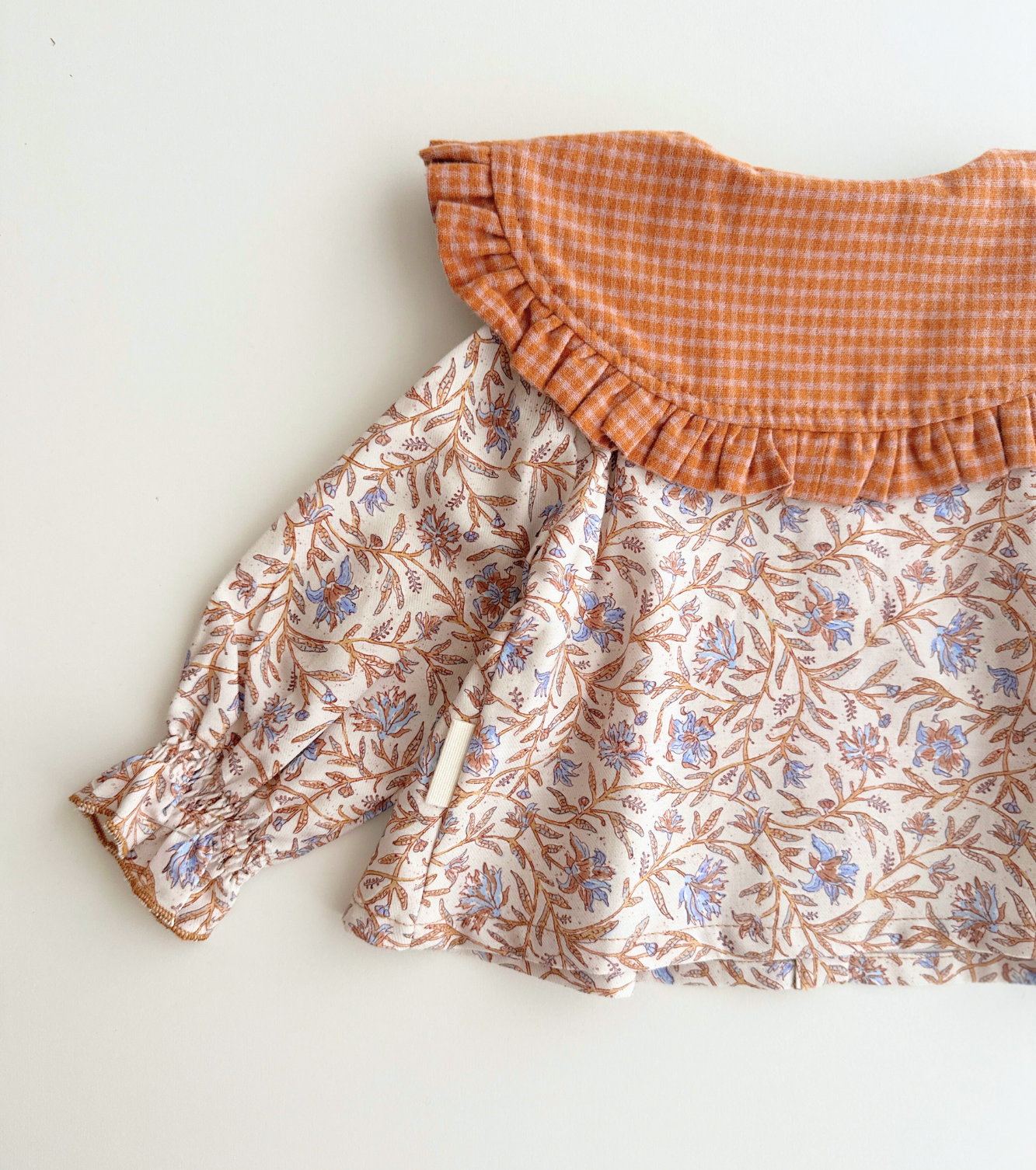 Blusa jaretas | Raíz | Flores y Cuadros