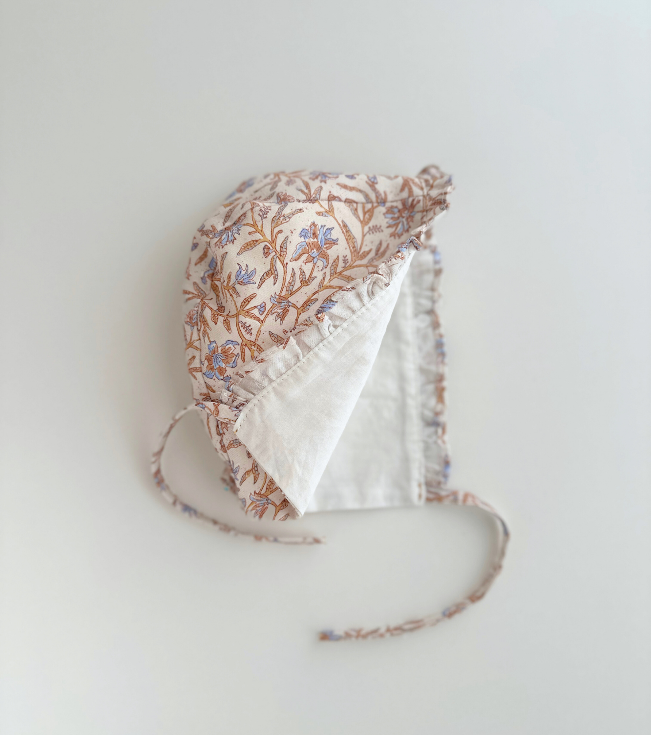 Capota volante | Raíz | Flores