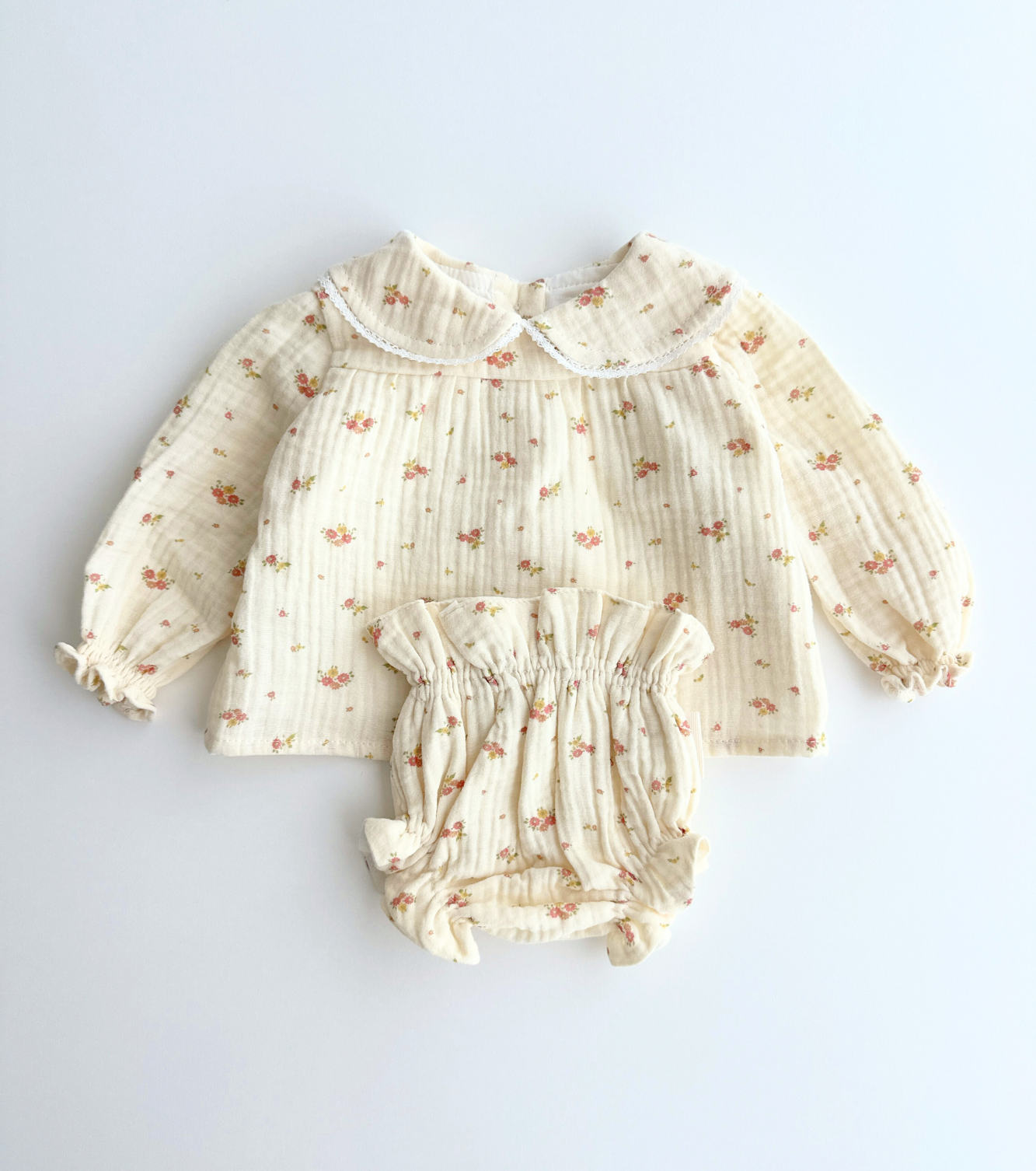 Conjunto blusa y culetín | Bruma | Mini flores rosas