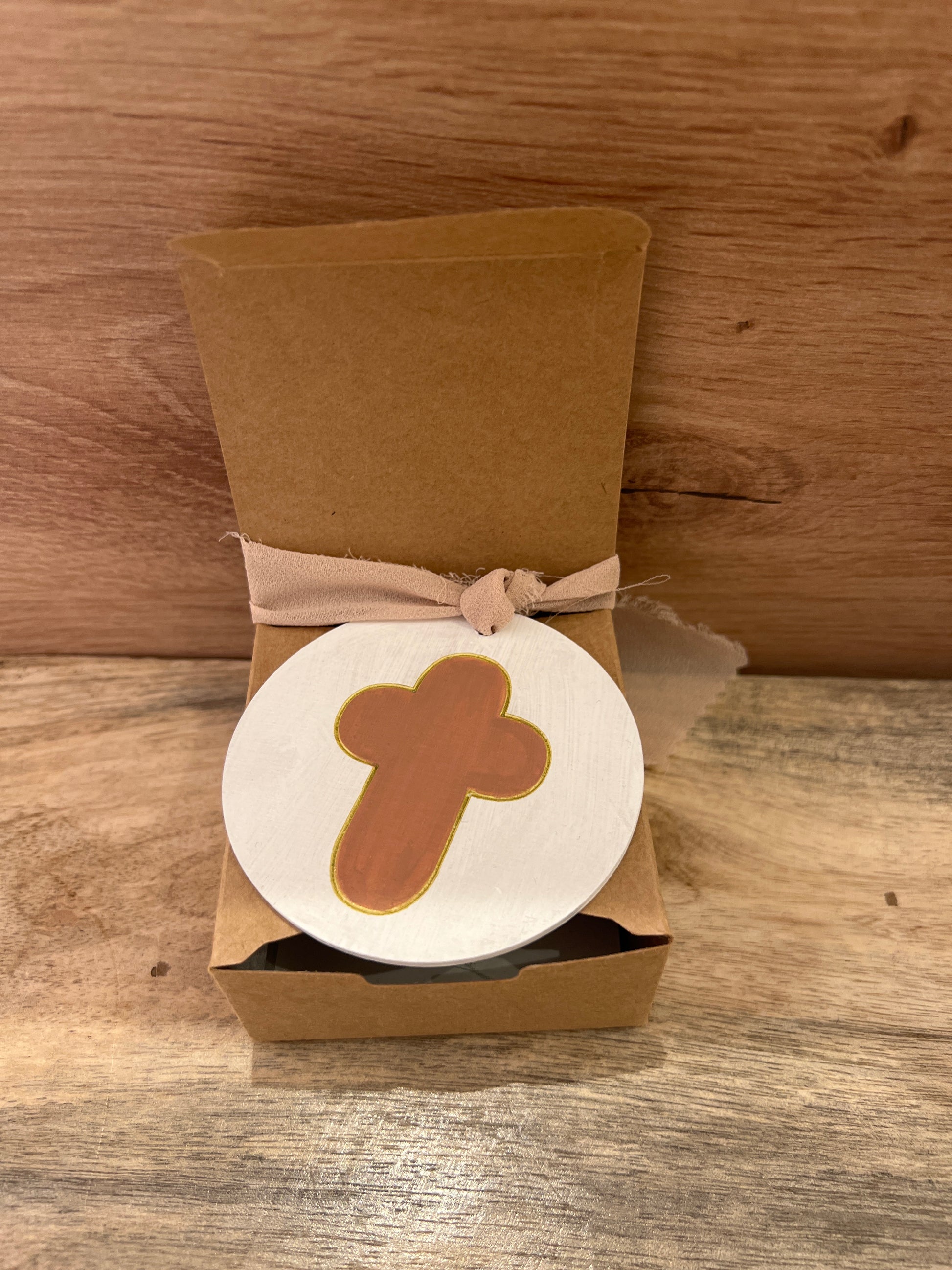 Medallón cruz MC01 beige-oro