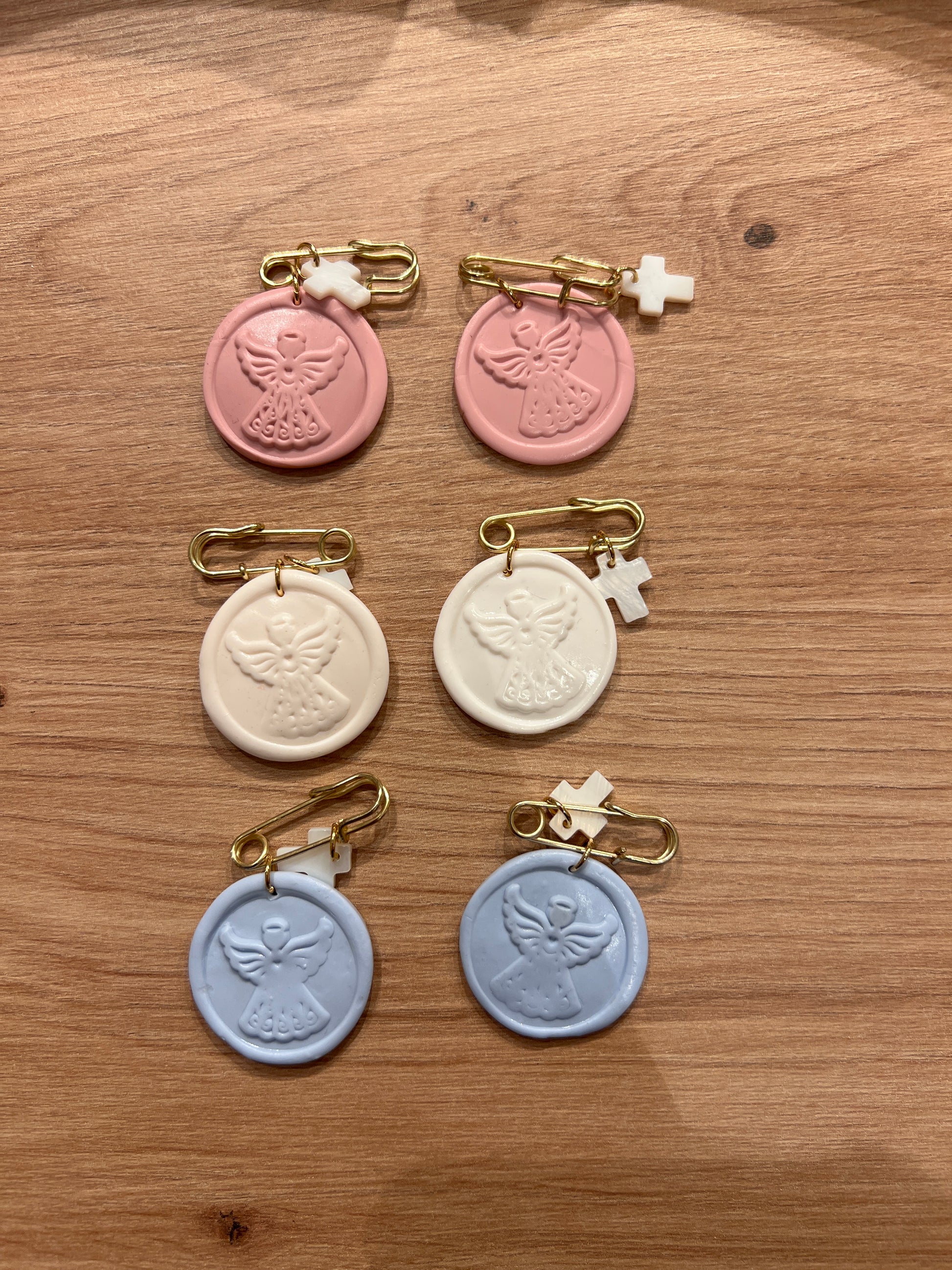 Imperdible Ángel y cruz