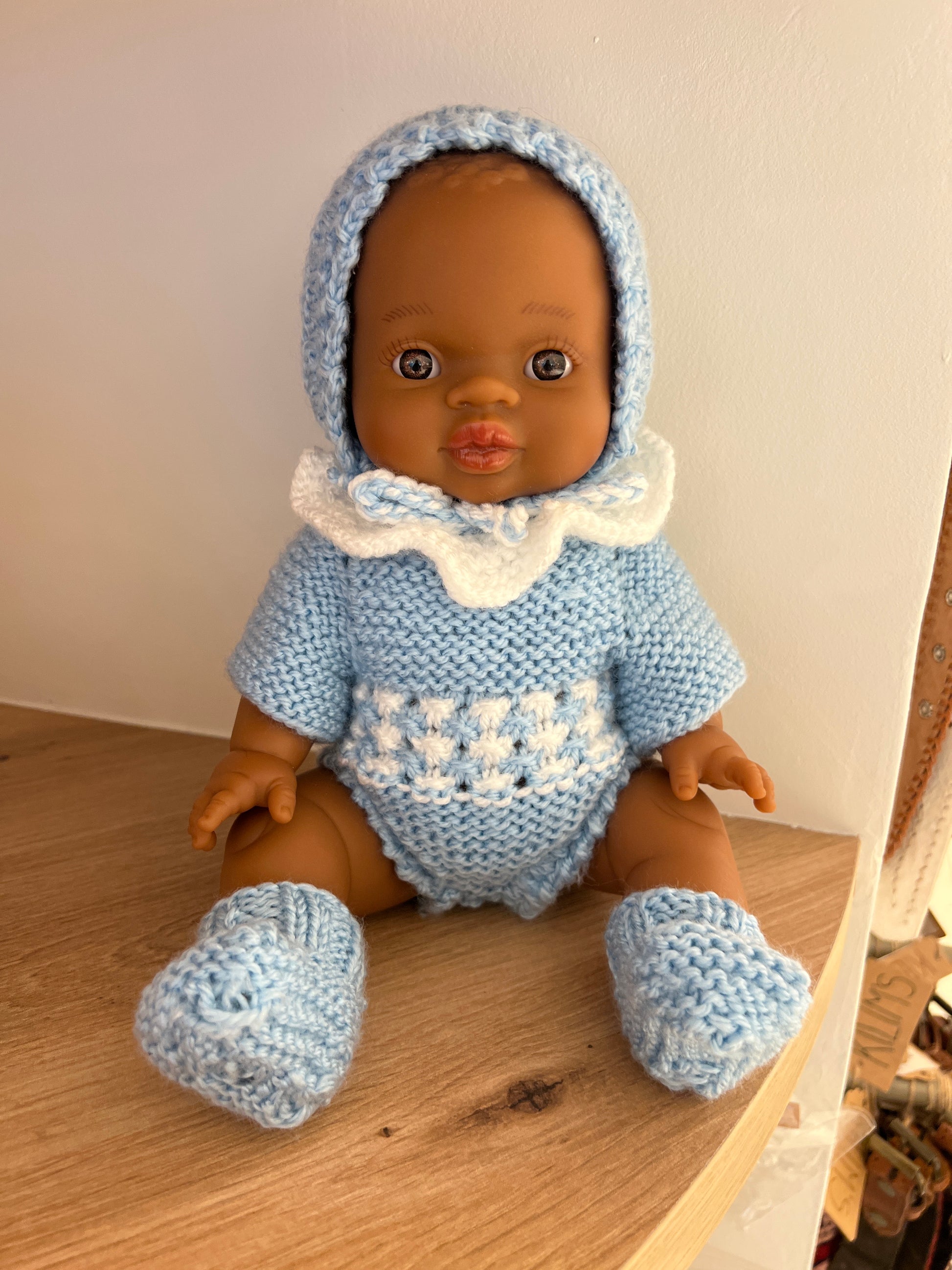 Muñeca Pocholita celeste y blanco