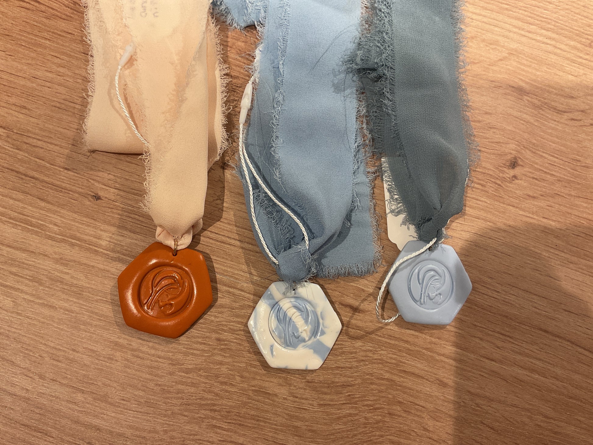 Medallón cuna virgen niña