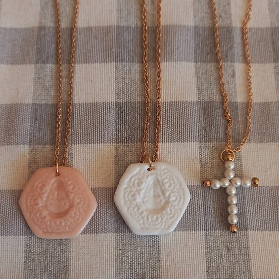 Colgante Virgen del Rocio/Cruz con Cadena