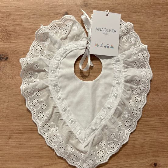 Babero alfiler blanco
