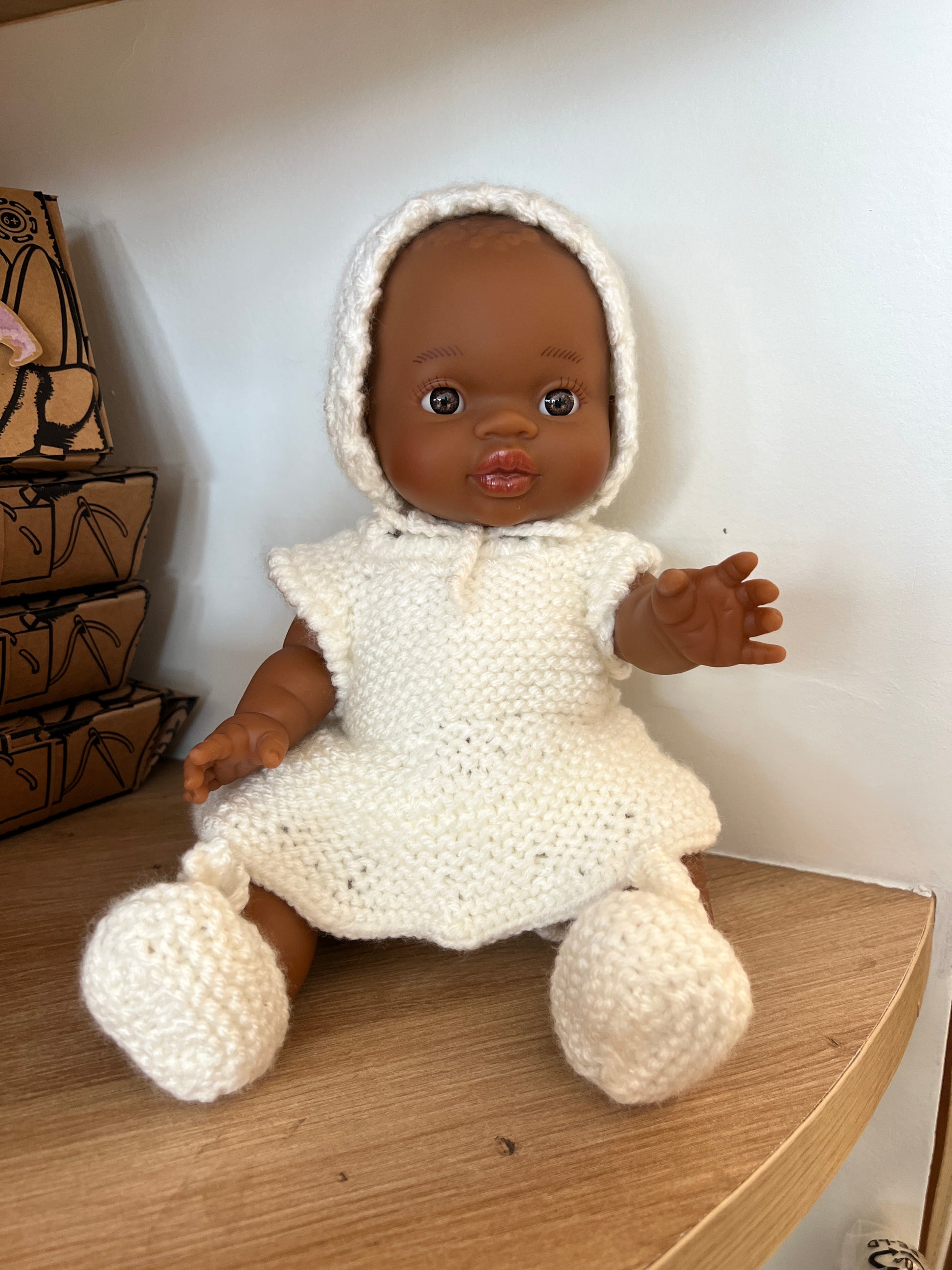 Muñeca Pocholita blanca manga corta