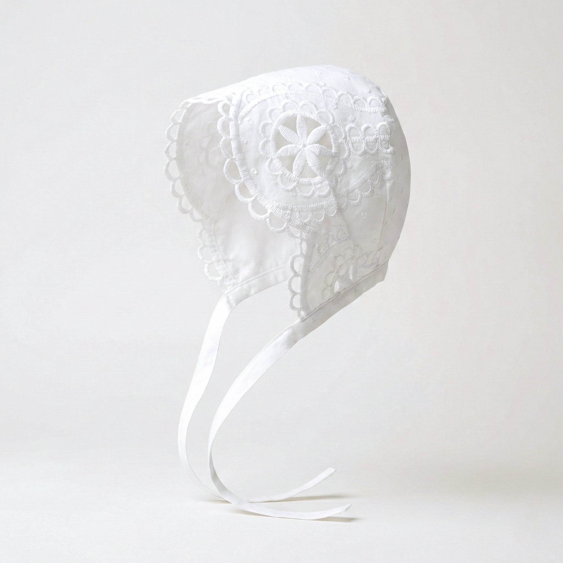 Faldón plumeti bordado