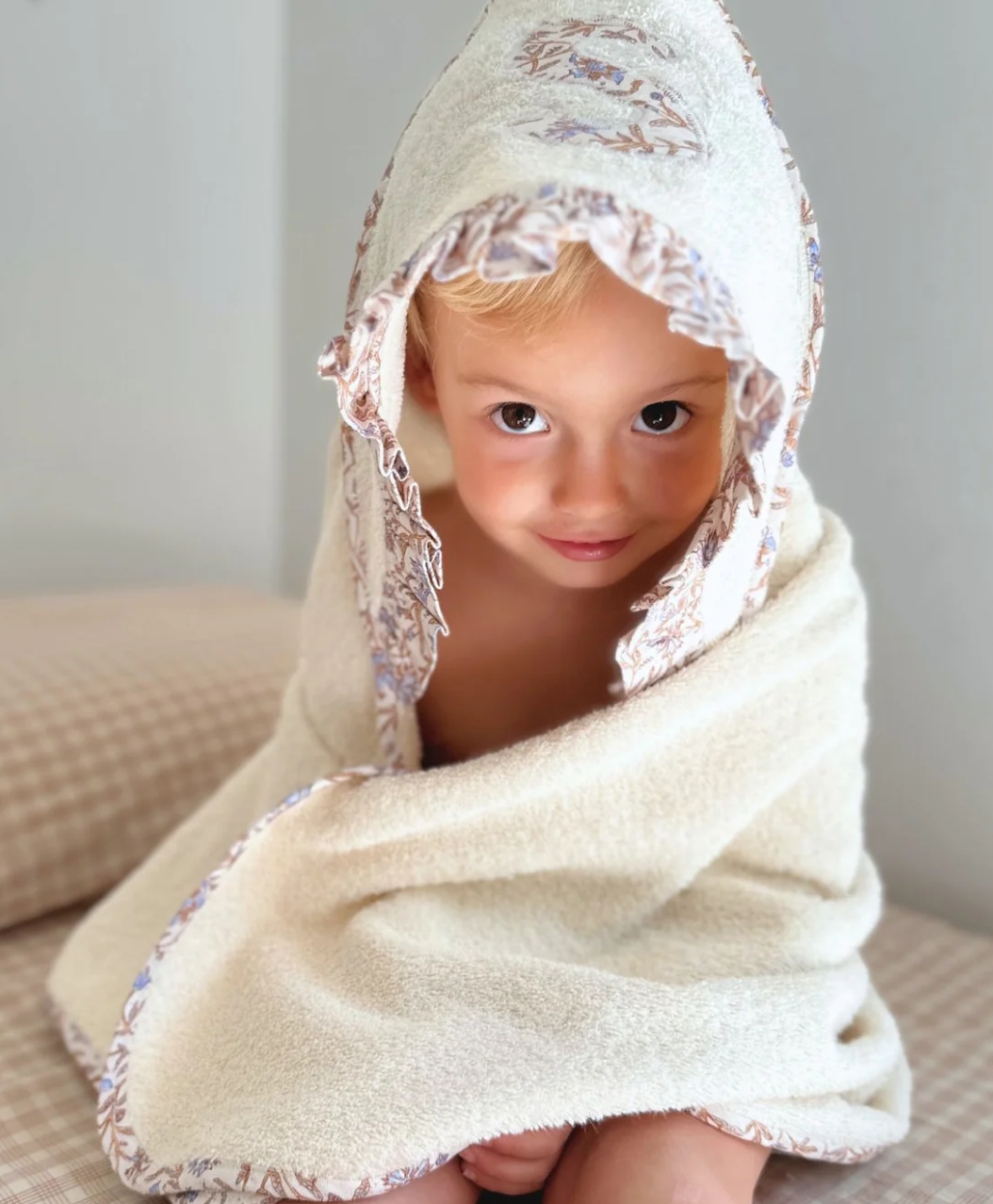 Toalla Capa Personalizada | Raíz | Flores ocre y azul