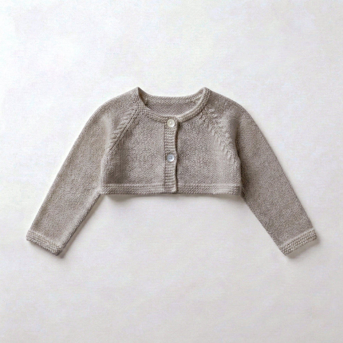 Chaqueta perlé corta beige