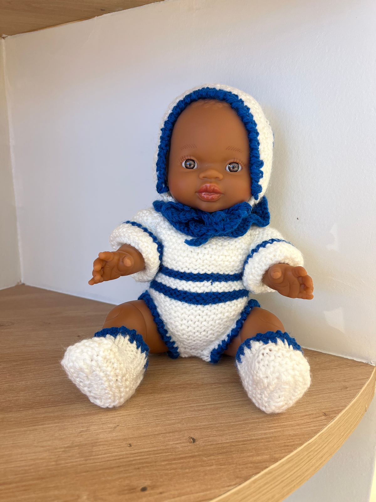 Muñeca Pocholita blanco y azul