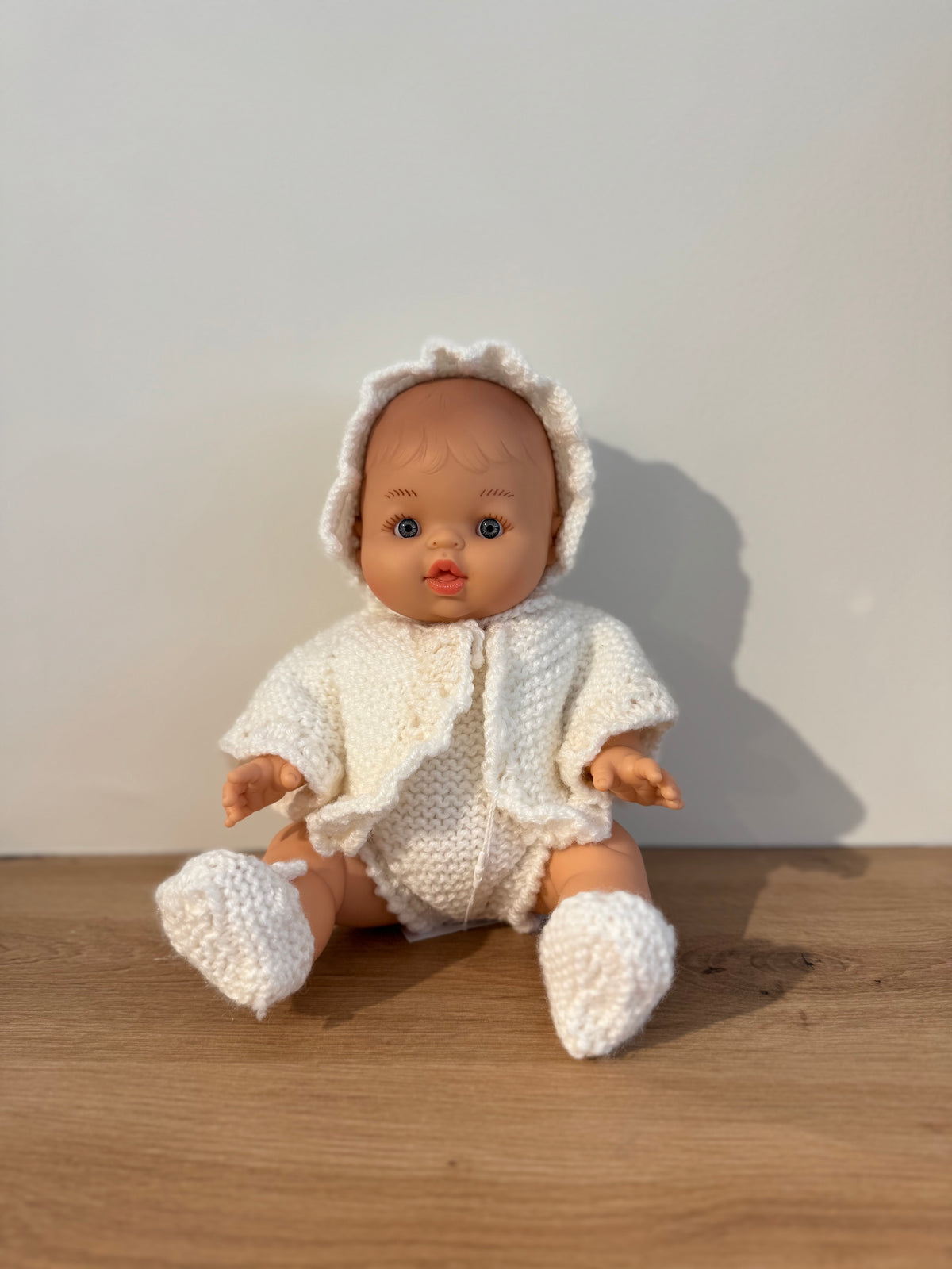 Muñeca Pocholita blanca con chaqueta