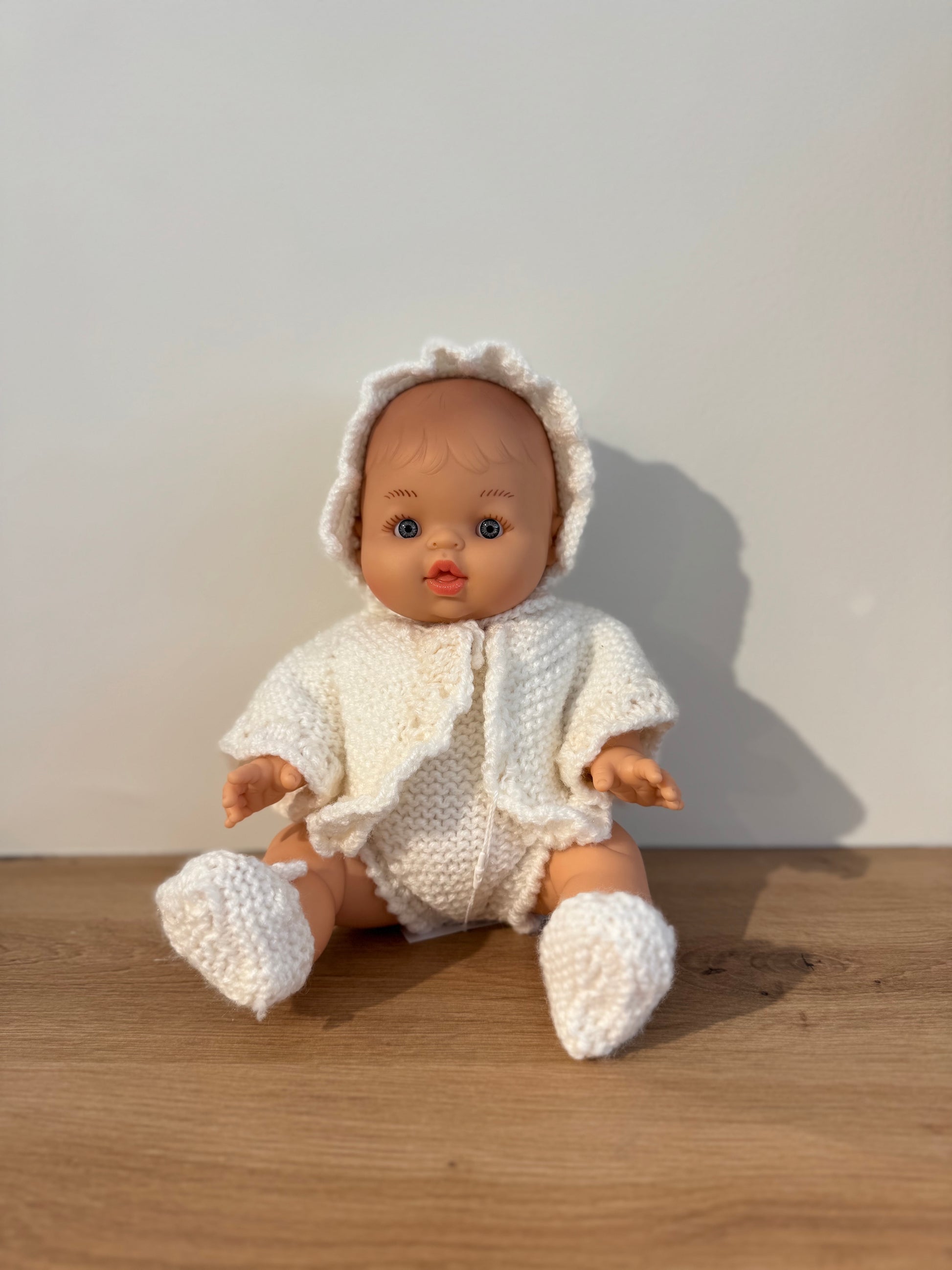 Muñeca Pocholita blanca con chaqueta
