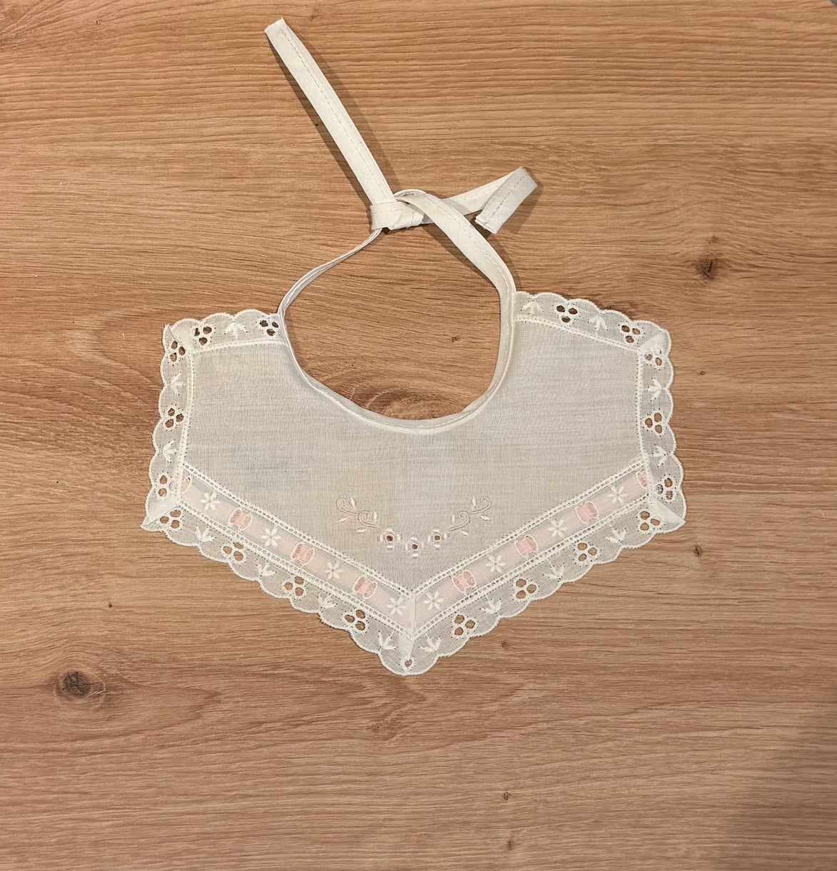 Cuello antiguo rosa