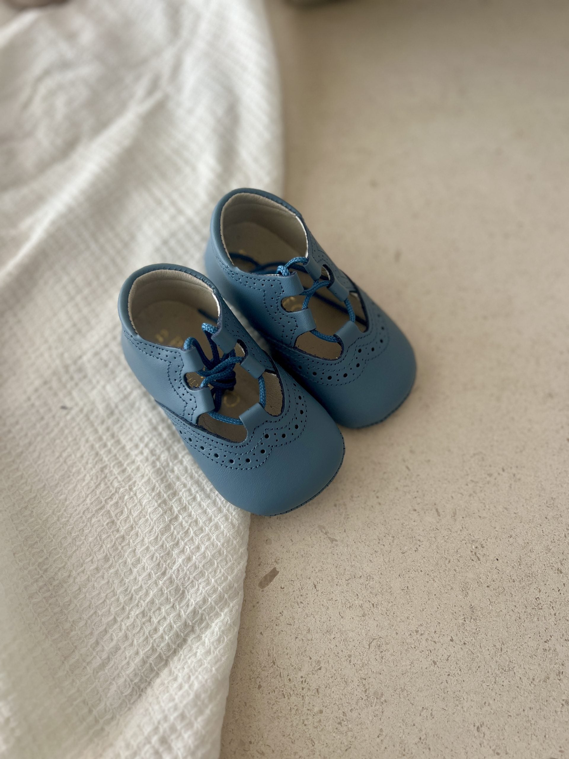 Inglesitos Nicolás piel azul azafata