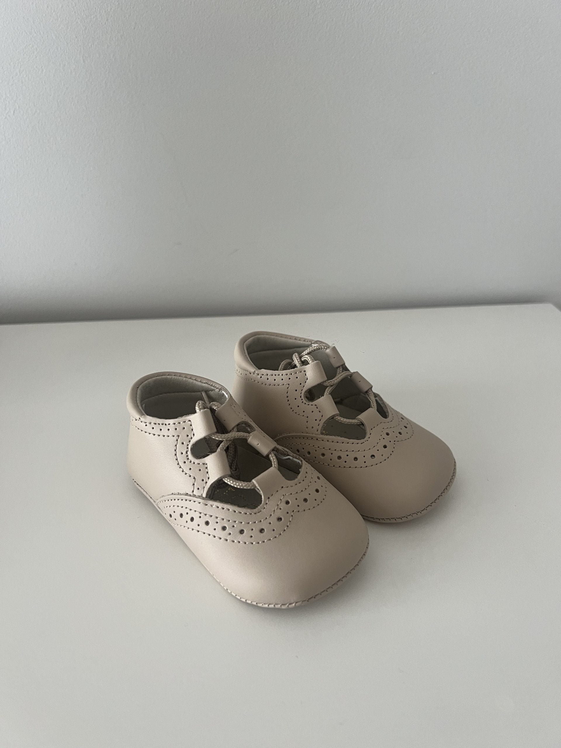 Inglesitos Nicolás beige