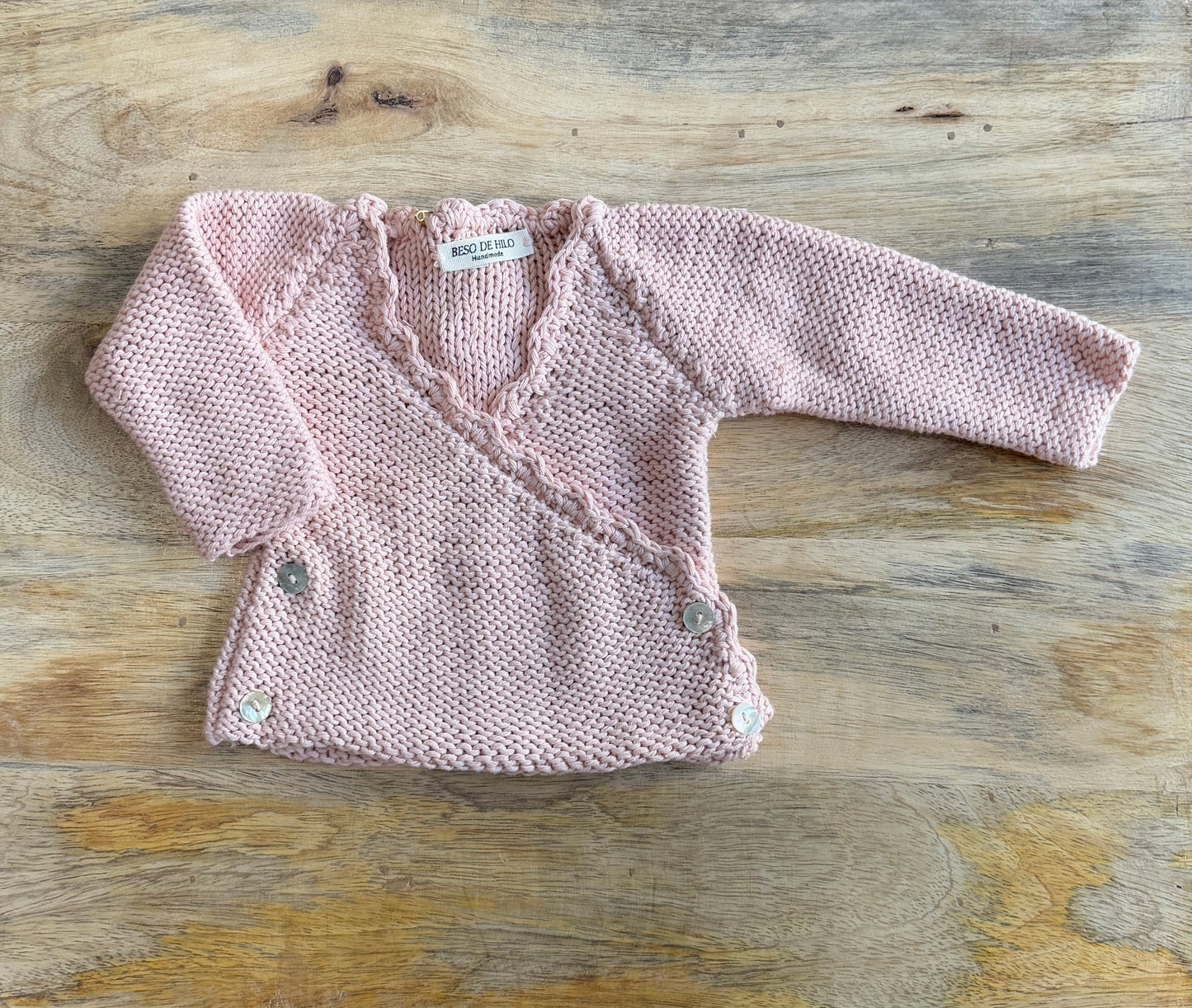 Jersey cruzado acabado crochet rosa empolvado