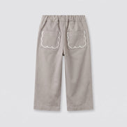 Pantalón beige bolsillos bordados