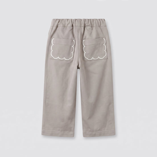 Pantalón beige bolsillos bordados