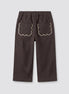 Pantalón chocolate bolsillos bordados
