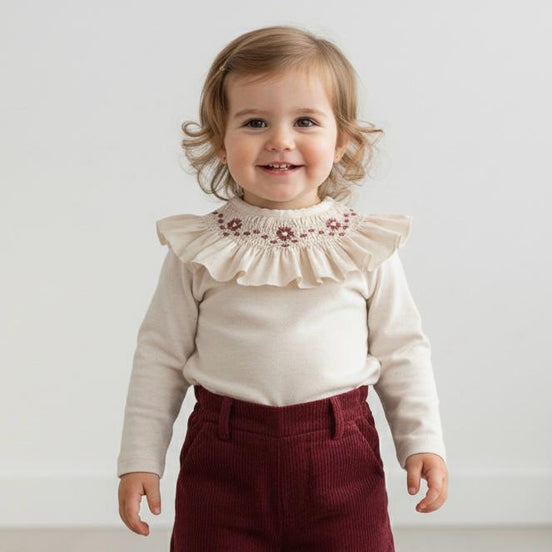 Cuello smock beige bordado burdeos