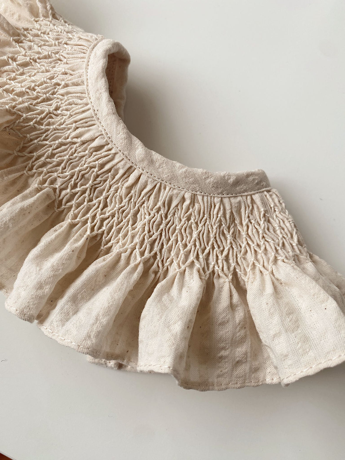 Cuello beige smock