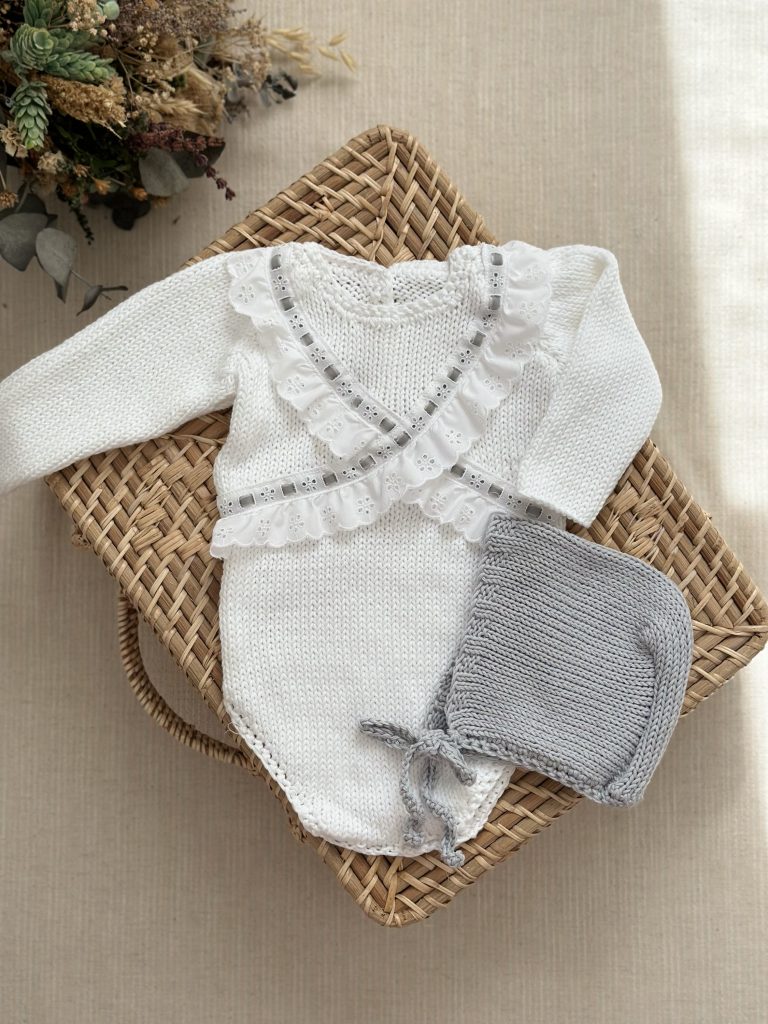 Conjunto Cayetana gris (Con capota y patucos)